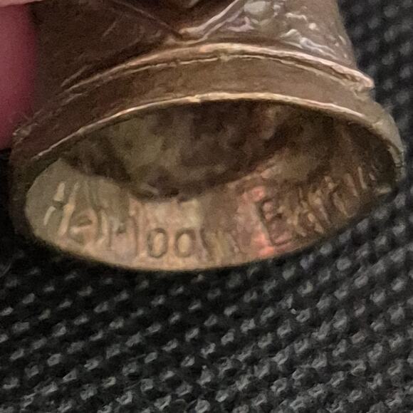 Unique Brass Colored Knights Helmet Thimble Heirloom Edition Sewing - Picture 13 of 16